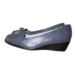 AEROSOLES A2 Navy Lizard Embossed Leather Flower Embellished Wedges size 10 beyo